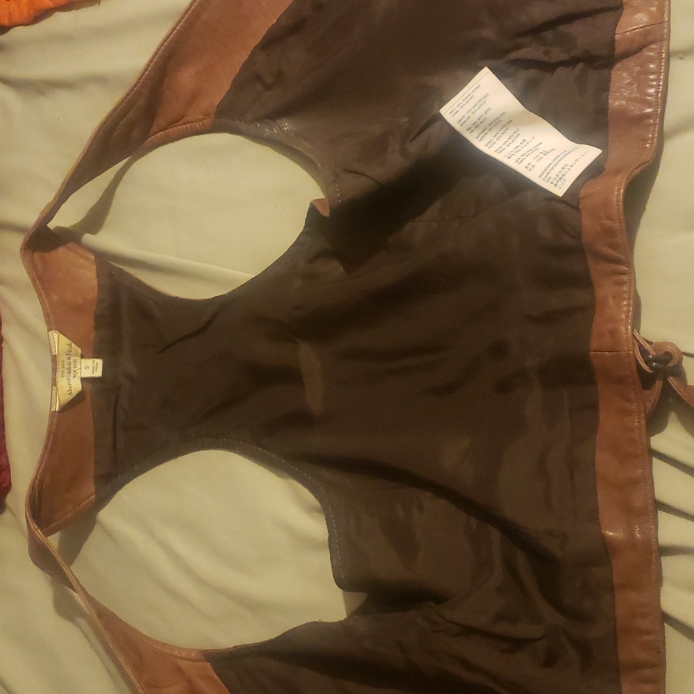Vest - Picture 3 of 3